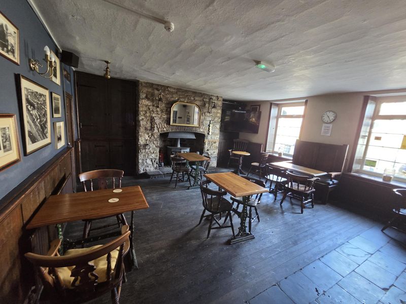 (Pub, Bar). Published on 22-08-2025 