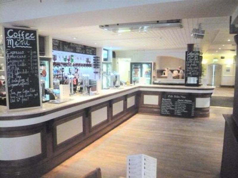 (Pub, Bar). Published on 04-11-2015 