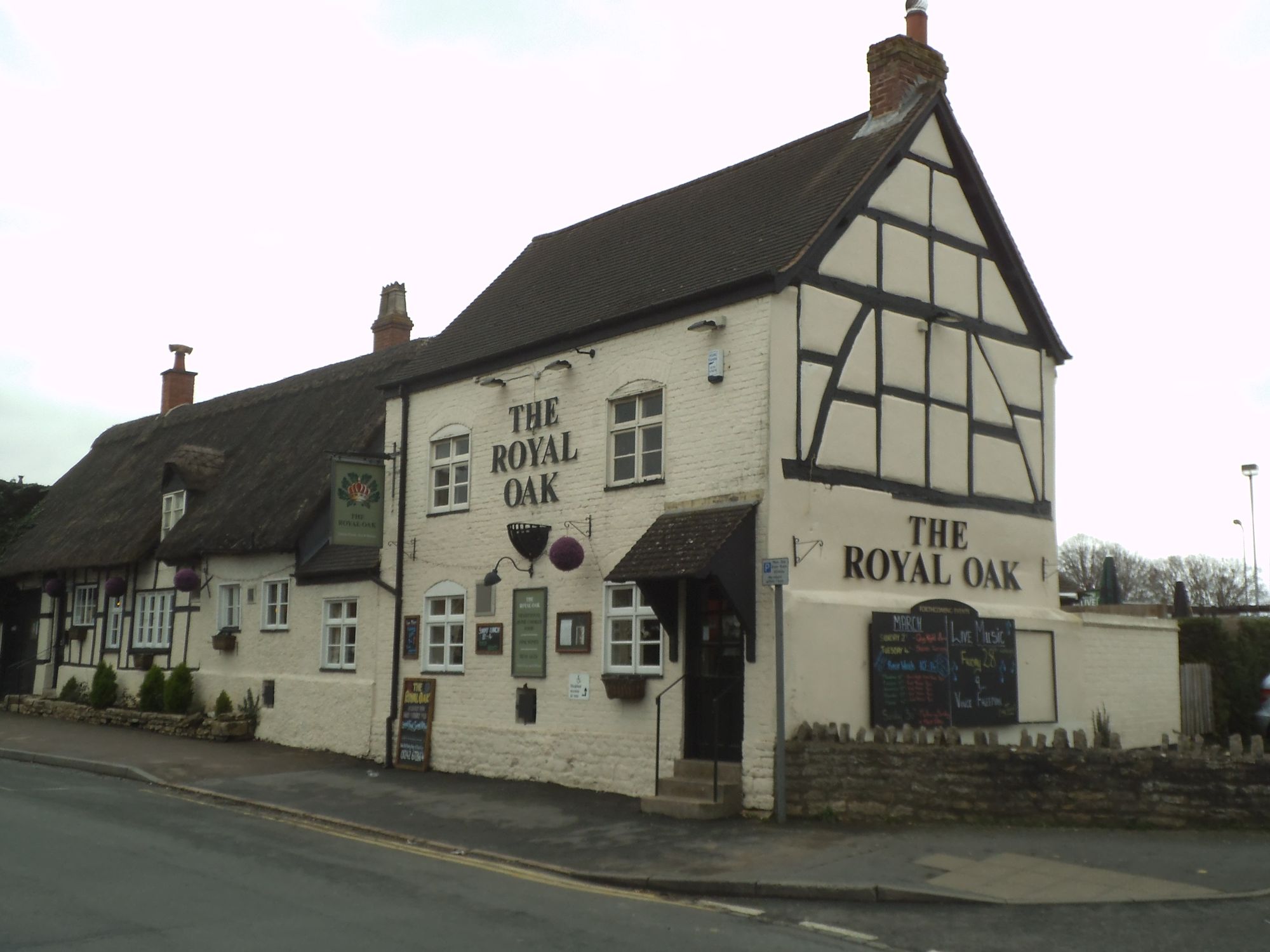 Royal Oak - Bishop's Cleeve. (Pub, External). Published on 23-02-2014