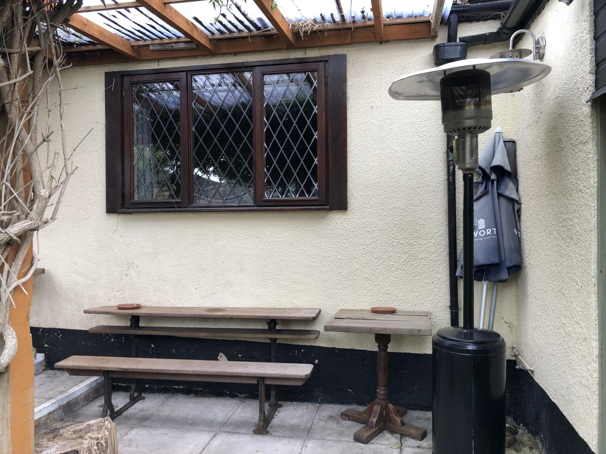 Smoking Shelter. (Garden). Published on 16-10-2020