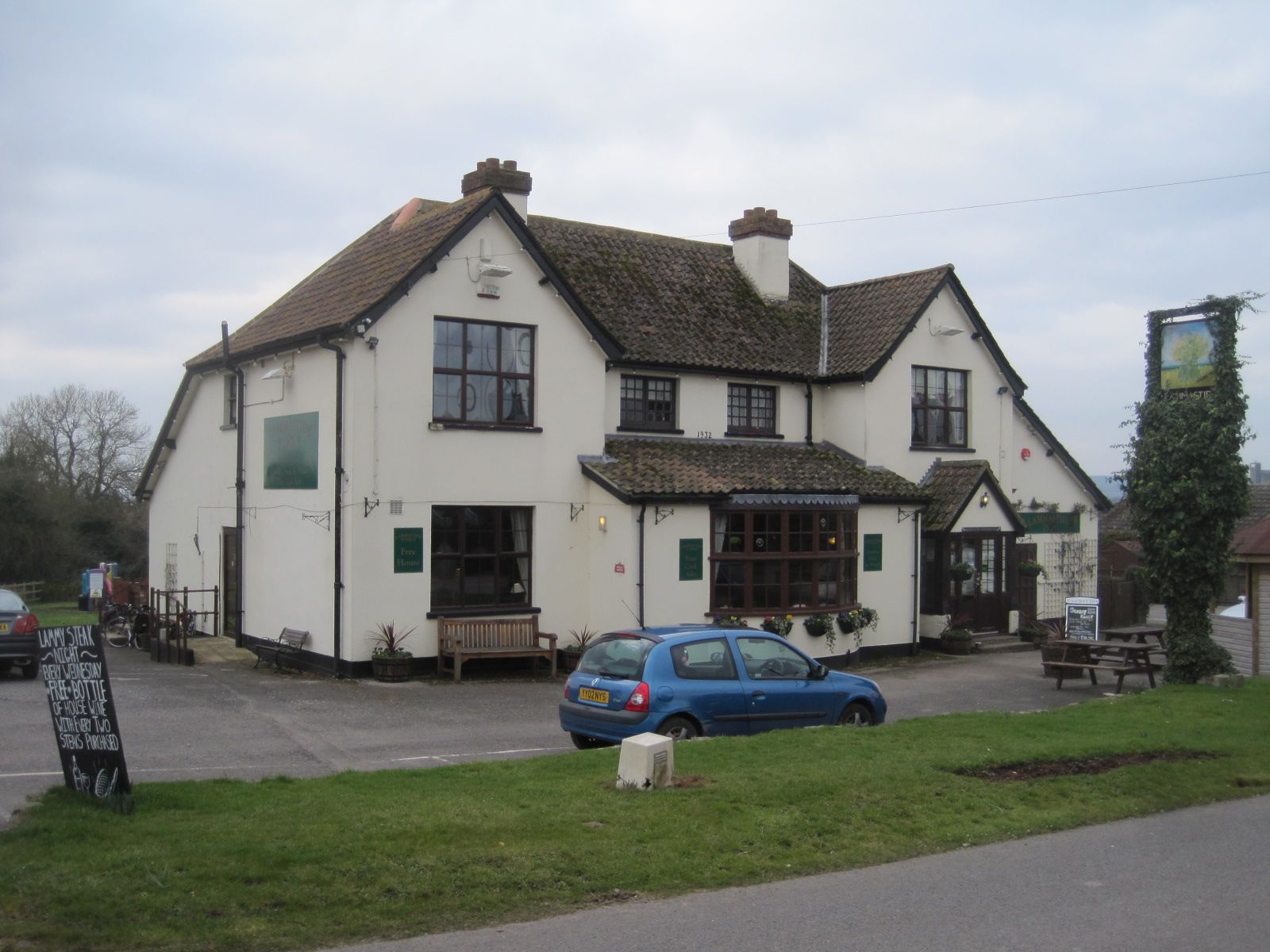 Lammastide Inn - Brookend. (Pub, External). Published on 19-10-2013