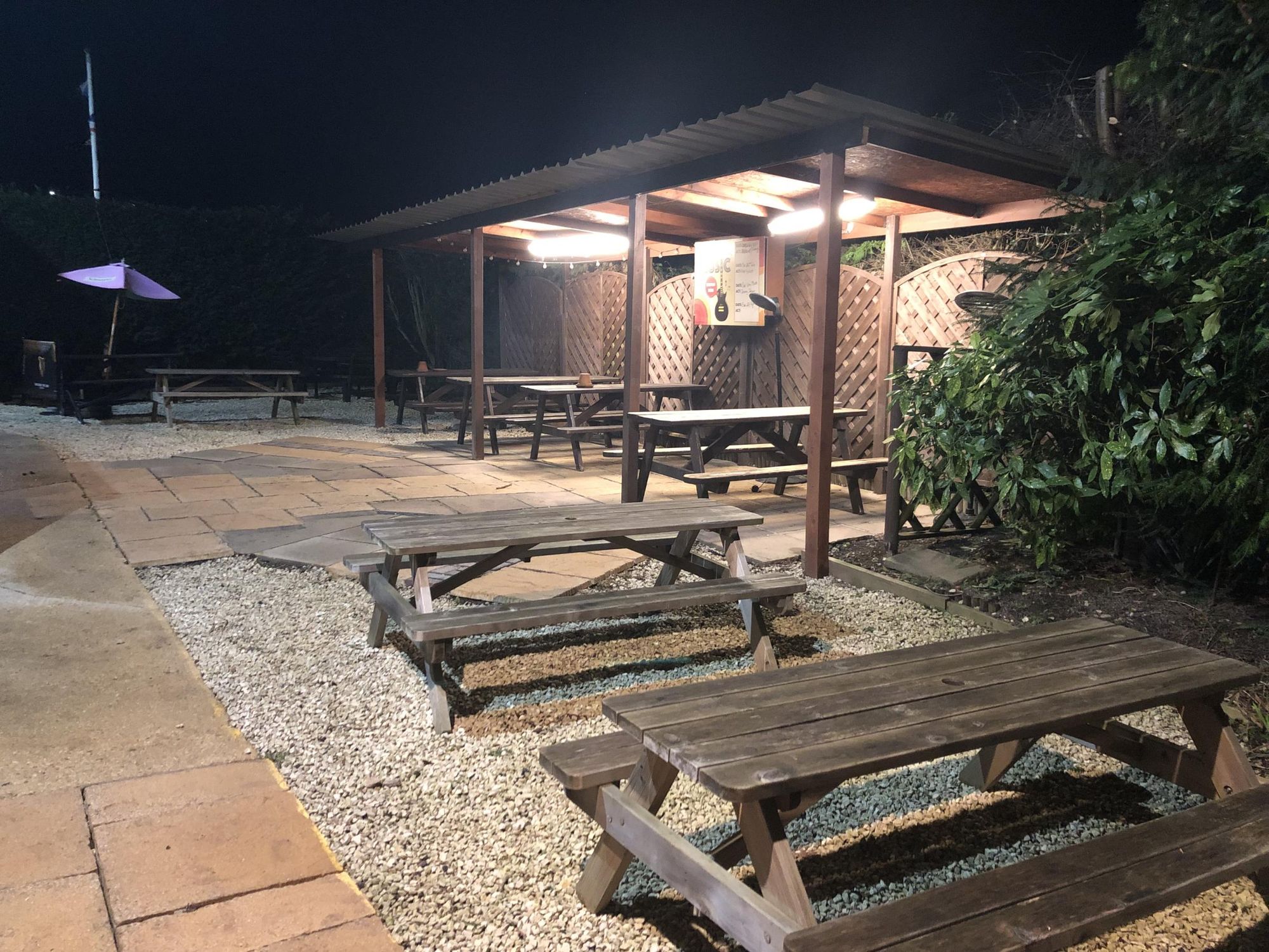 Southside garden by night with smoking shelter. (External). Published on 24-01-2024
