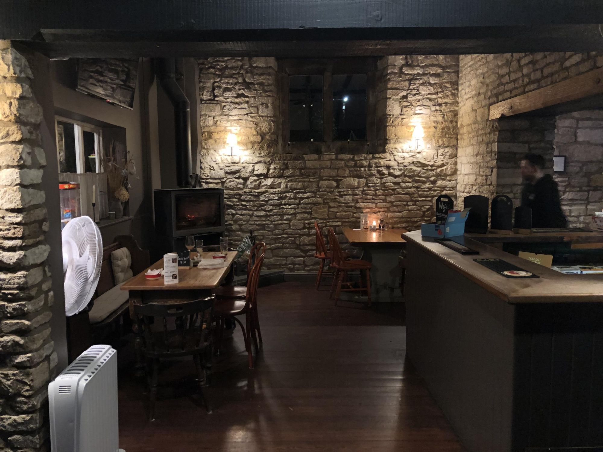 Bar. (Bar). Published on 02-11-2022