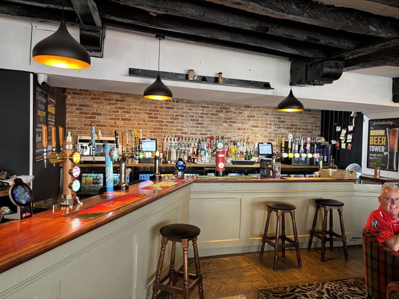 (Bar). Published on 17-05-2025 