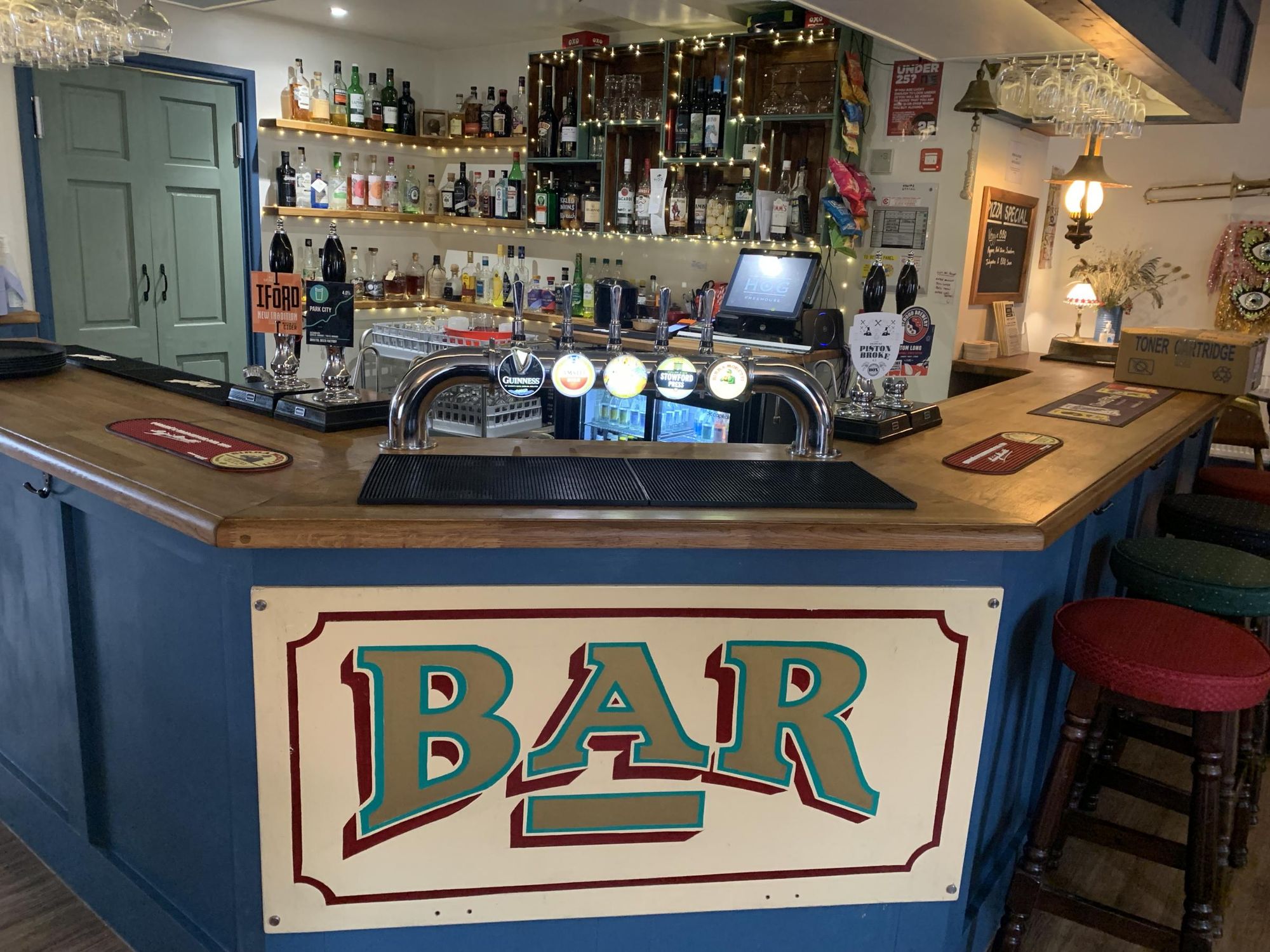 (Pub, Bar). Published on 14-09-2021