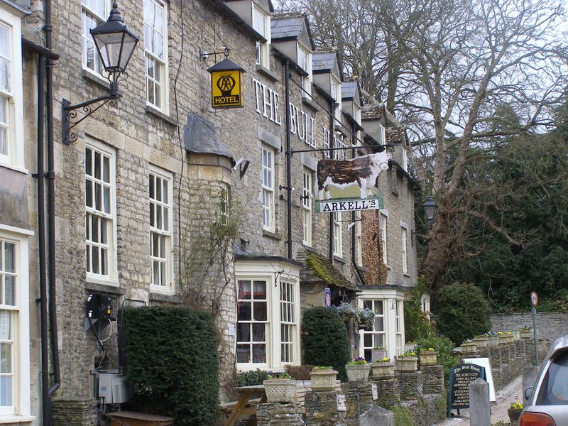 Bull Hotel - Fairford. (Pub, External). Published on 19-10-2013