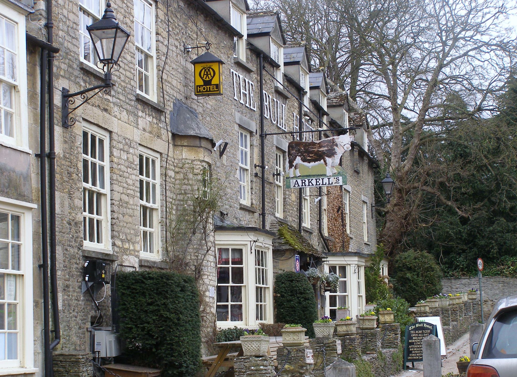 Bull Hotel - Fairford. (Pub, External). Published on 19-10-2013