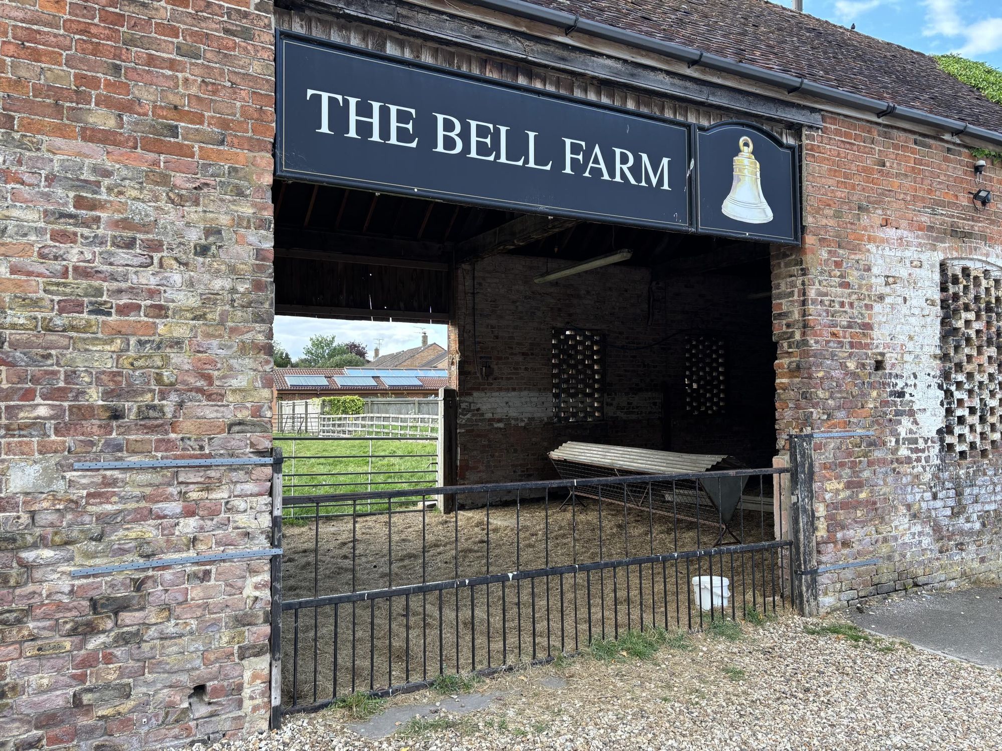 Petting barn. (External). Published on 07-05-2025
