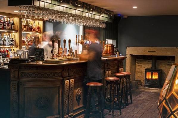 Copper-topped bar counter and wood-burning stove. (Bar). Published on 01-03-2020