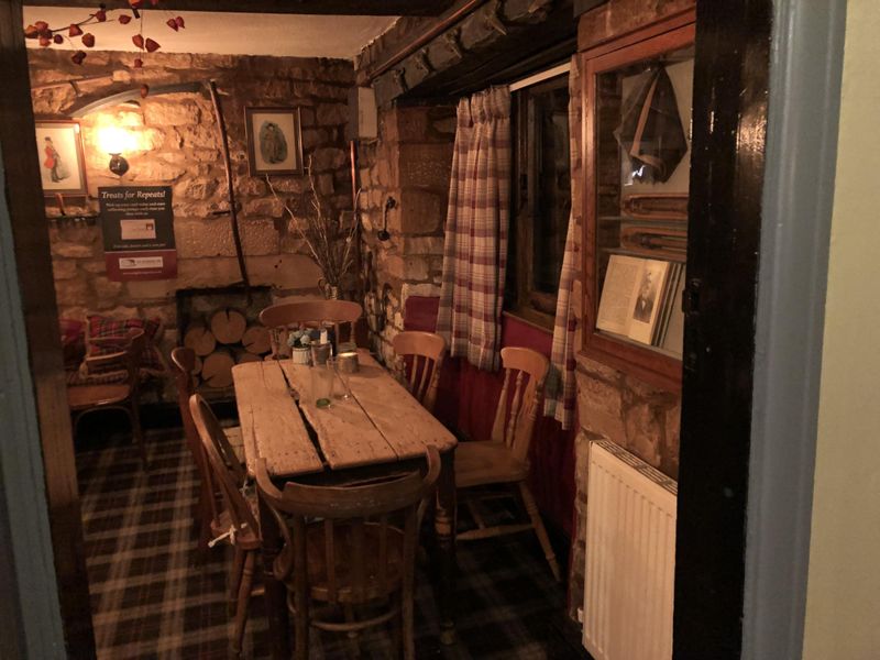 Room to the right of the entrance. Published on 05-02-2023