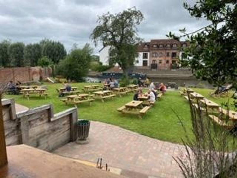 (Pub, Garden). Published on 28-06-2023