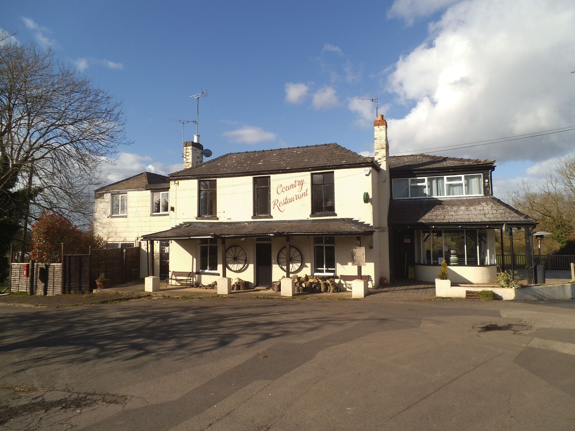 Riverside - Tirley. (Pub, External). Published on 23-03-2014