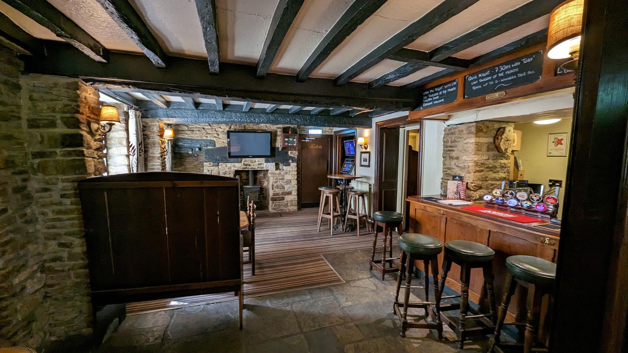 Interior. (Pub). Published on 30-09-2025