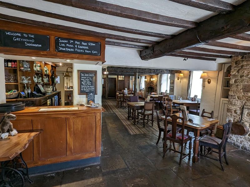 Interior. (Pub). Published on 30-09-2025