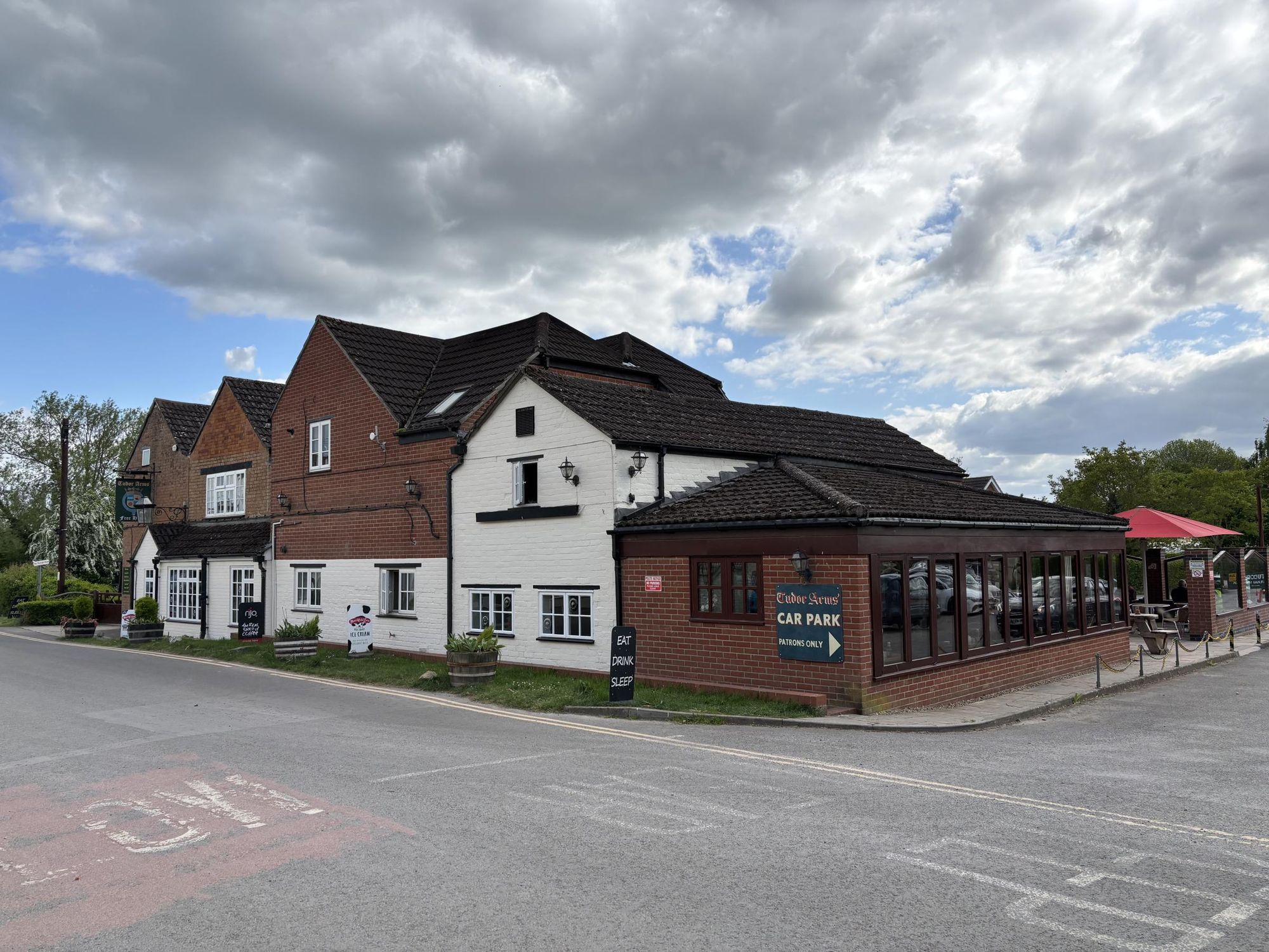 Pub front from the West. (External). Published on 05-05-2025