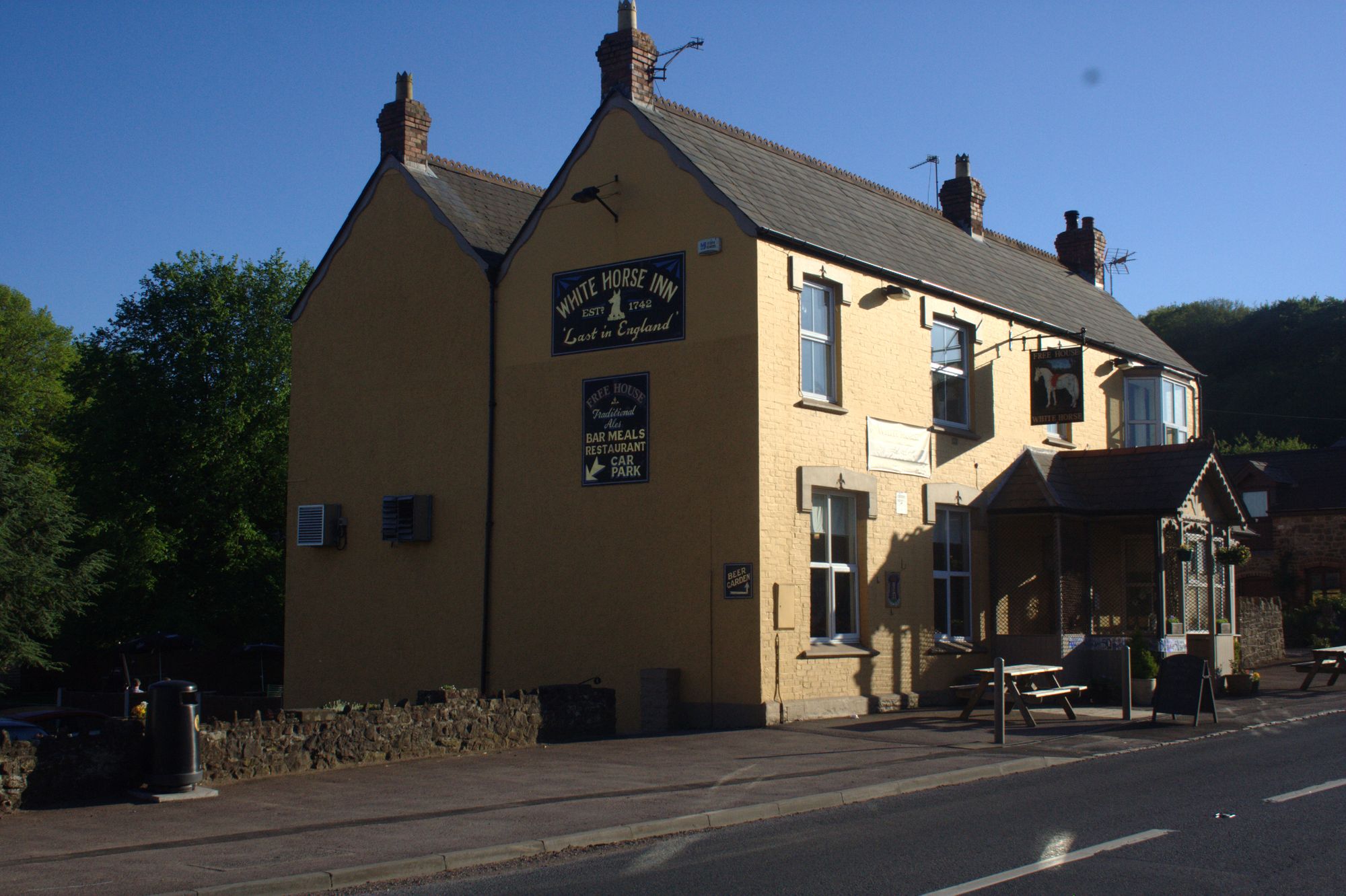 White Horse - Staunton. (Pub, External). Published on 19-10-2013