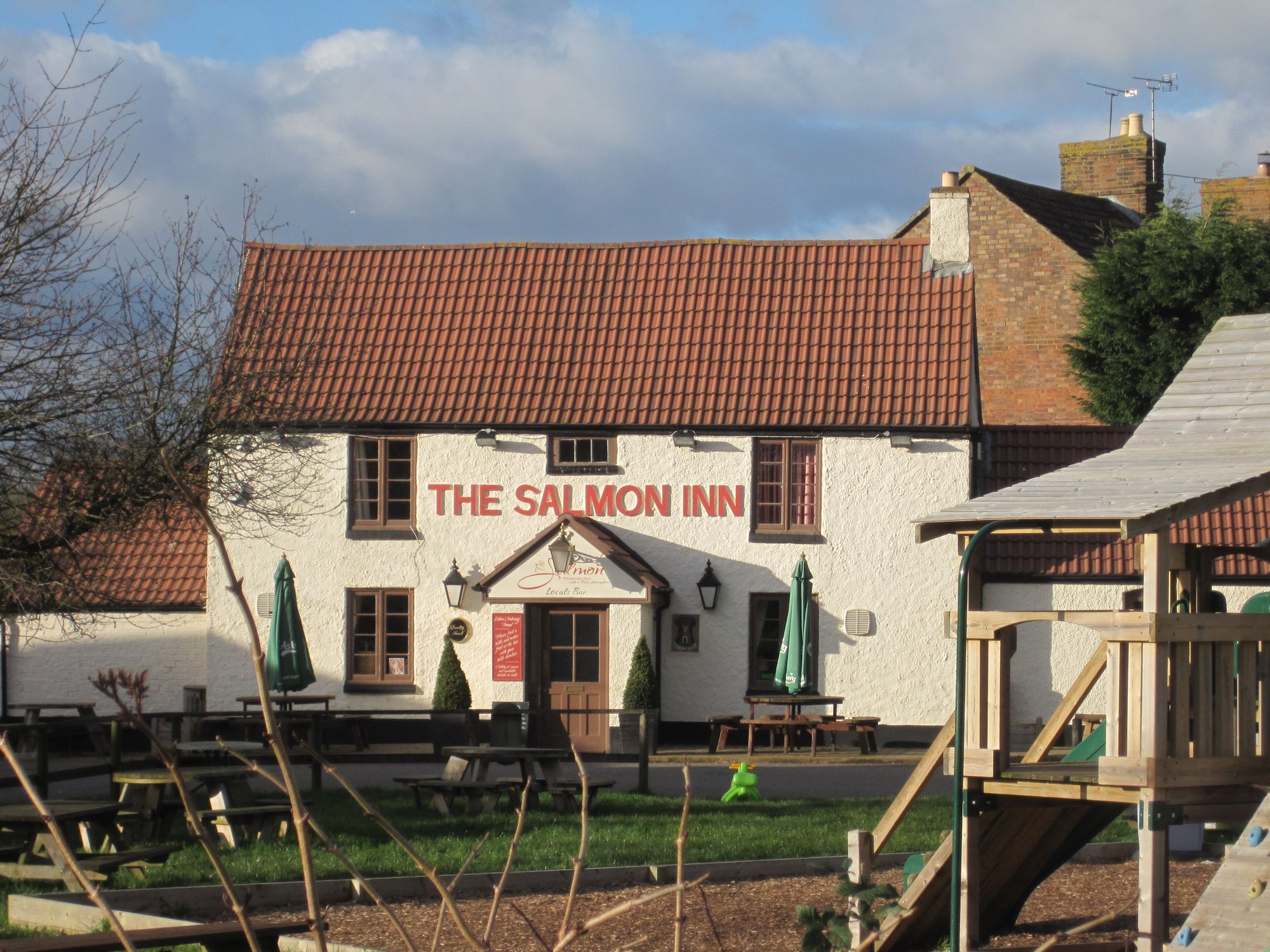 Salmon Inn - Wanswell. (Pub, External). Published on 19-10-2013