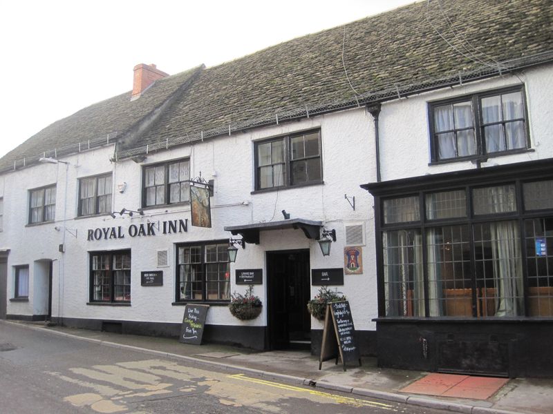 Royal Oak Inn - Wotton-uder-Edge. (Pub, External). Published on 19-10-2013