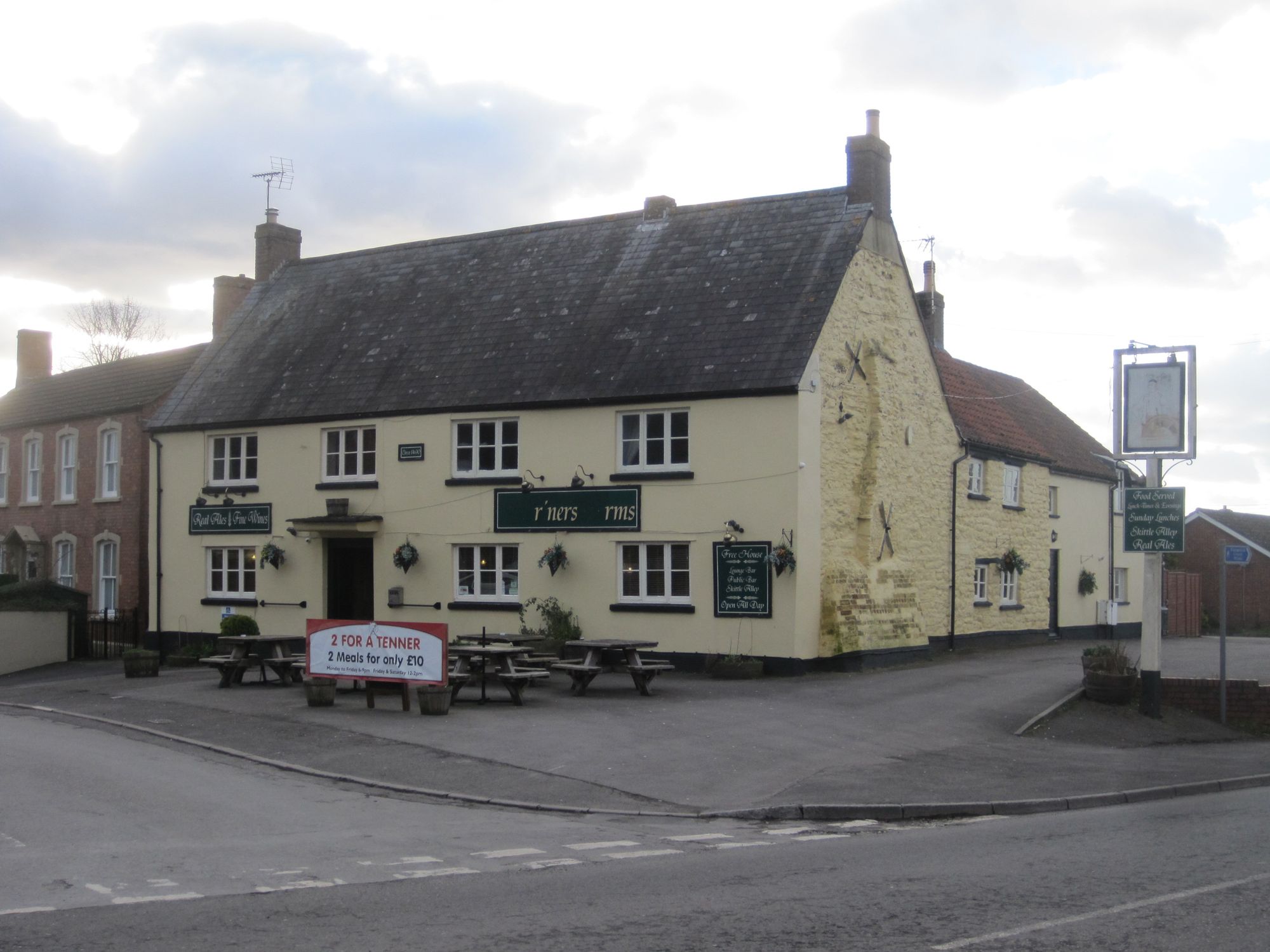 Mariners Arms - Berkeley. (Pub, External). Published on 19-10-2013