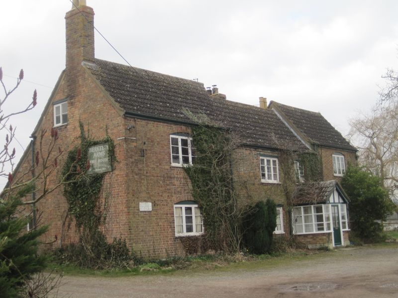 Berkeley Arms - Purton. (Pub, External). Published on 19-10-2013 