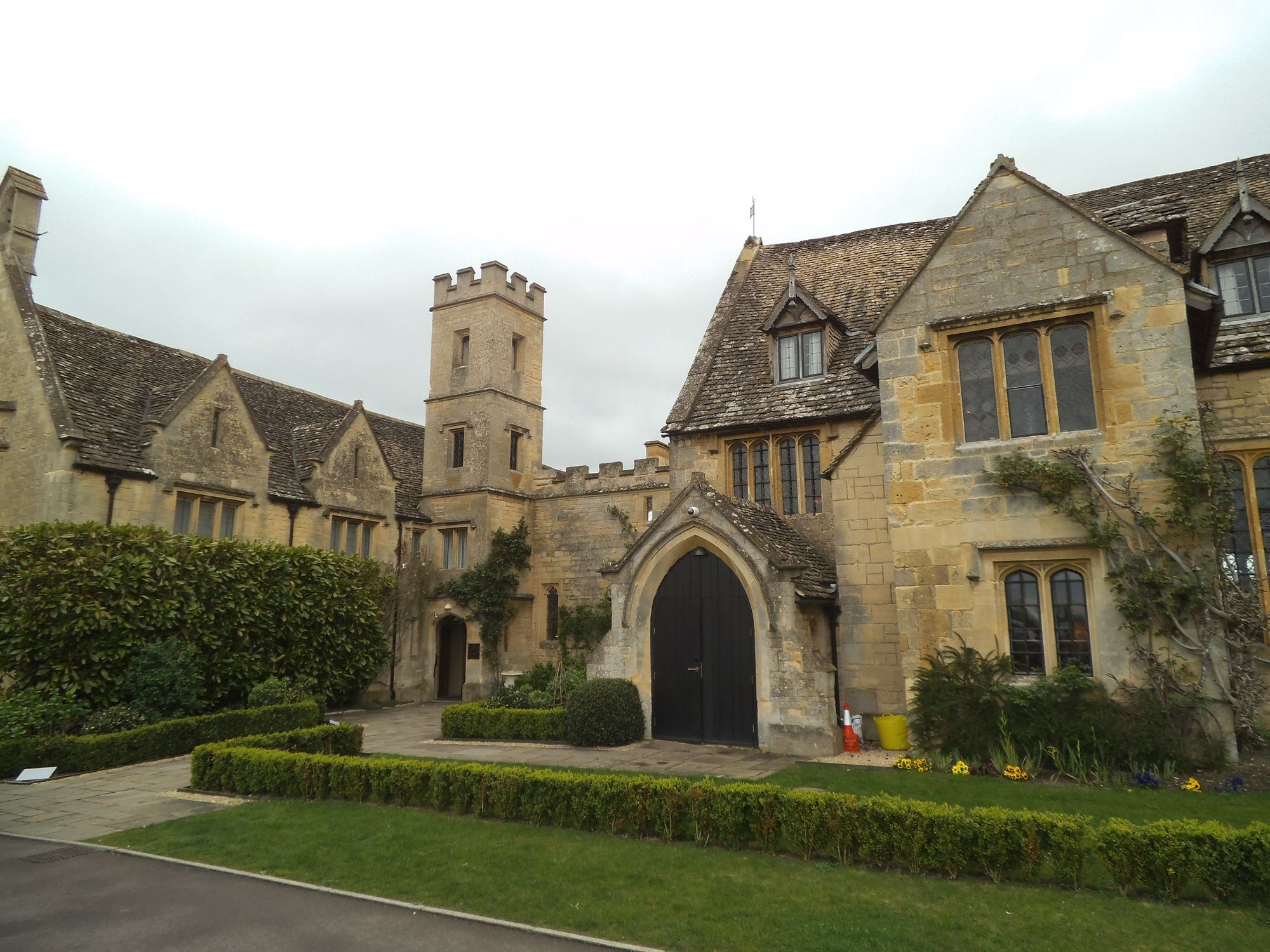 Ellenborough Park - Southam. (Pub, External). Published on 06-04-2014