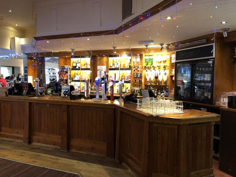 Bright bar with 2 real ales. (Bar). Published on 25-12-2023