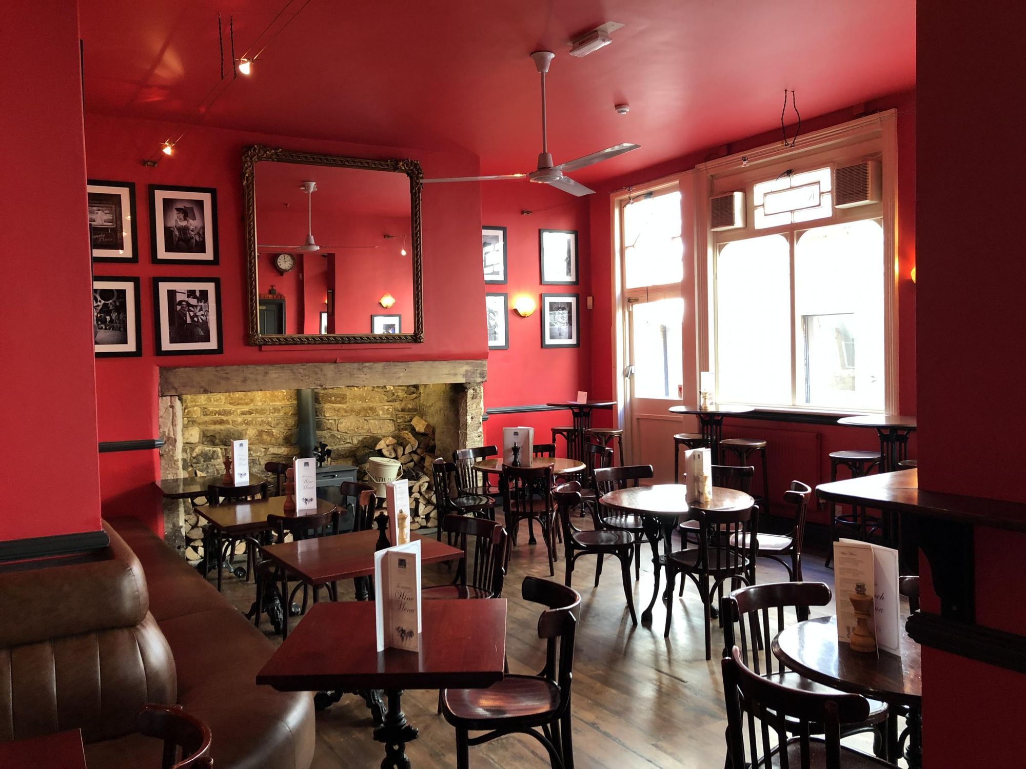 (Pub, Bar). Published on 02-09-2021