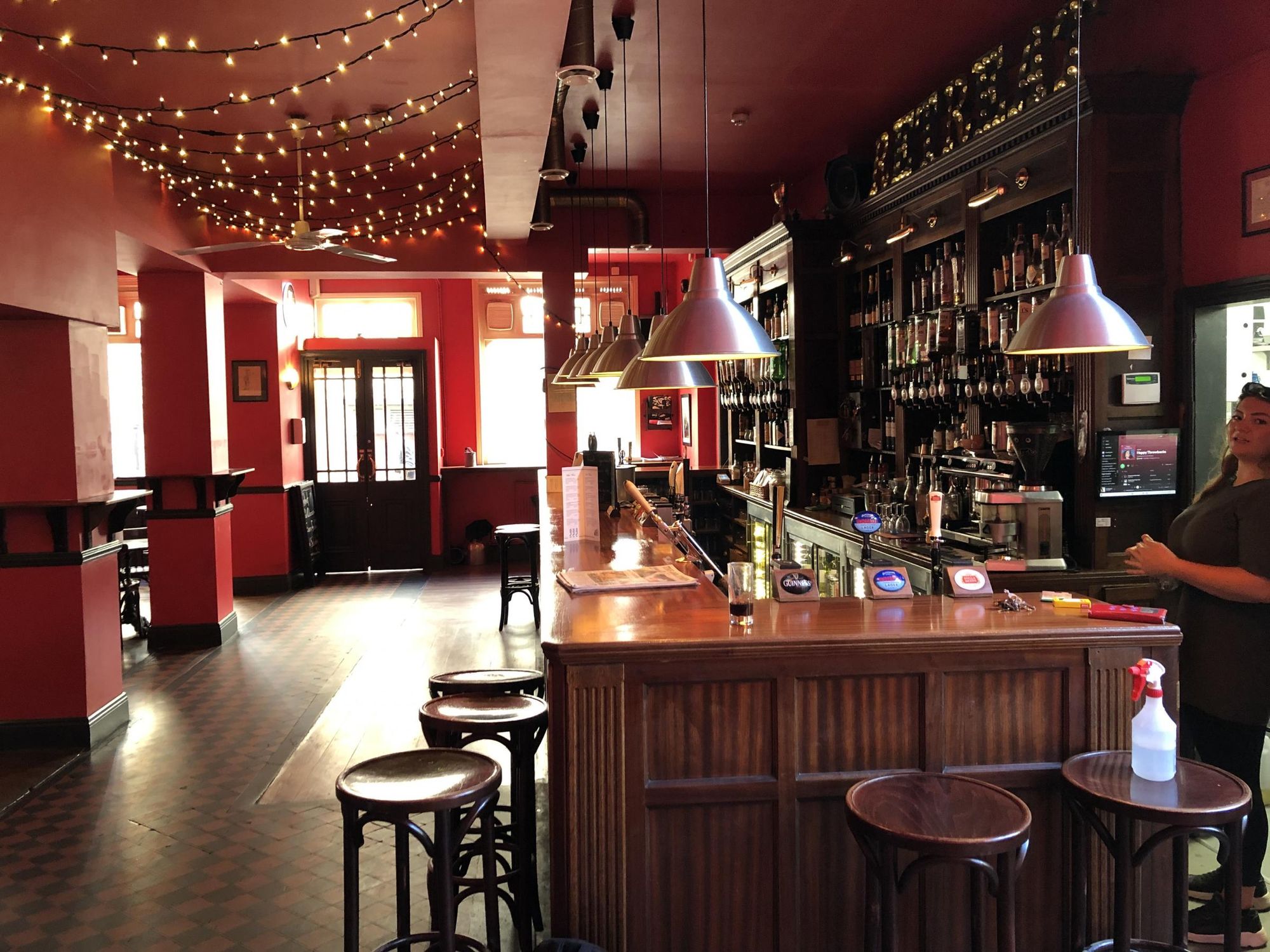 (Pub, Bar). Published on 02-09-2021
