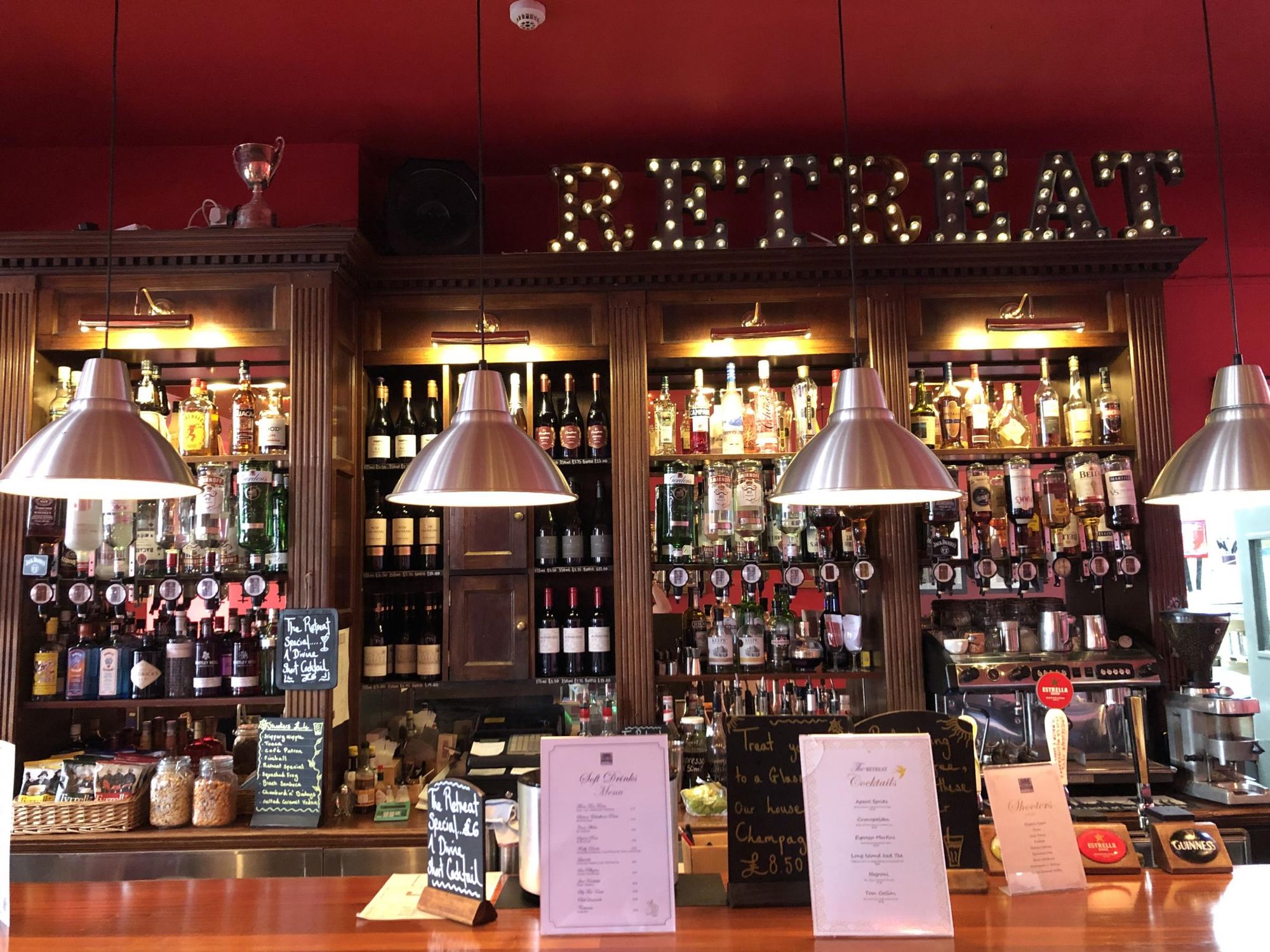 (Pub, Bar). Published on 02-09-2021