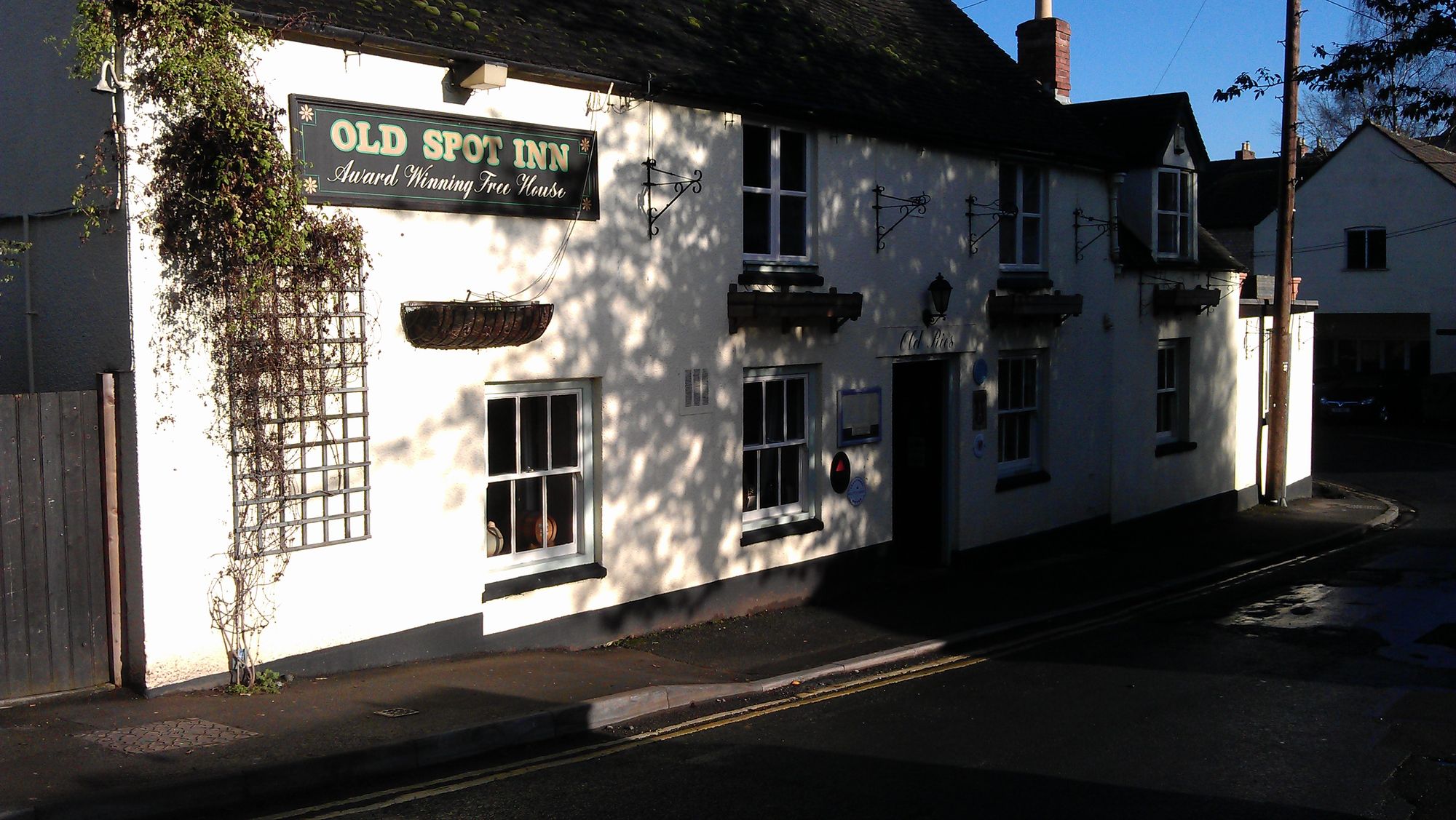 Old Spot - Dursley. (Pub, External). Published on 16-10-2013