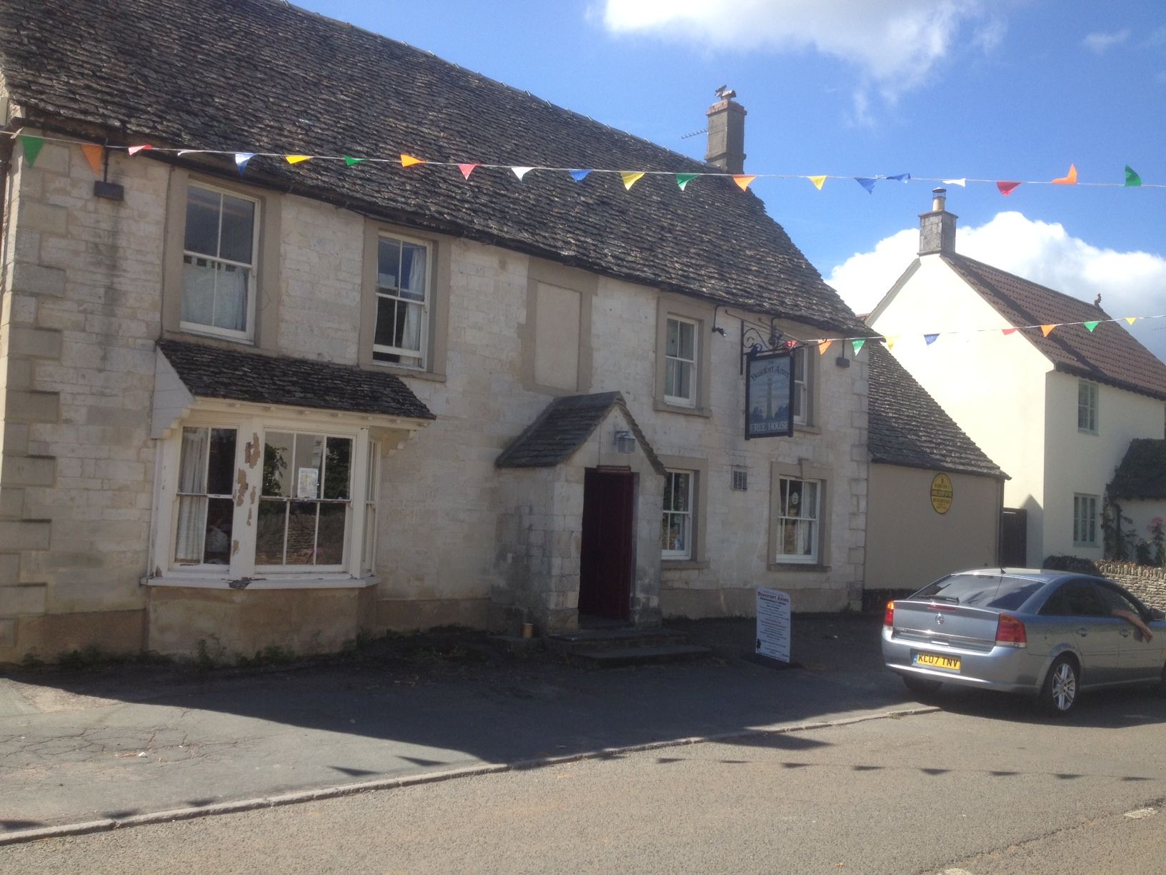 Beaufort Arms - Hawkesbury Upton. (Pub, External). Published on 15-02-2015