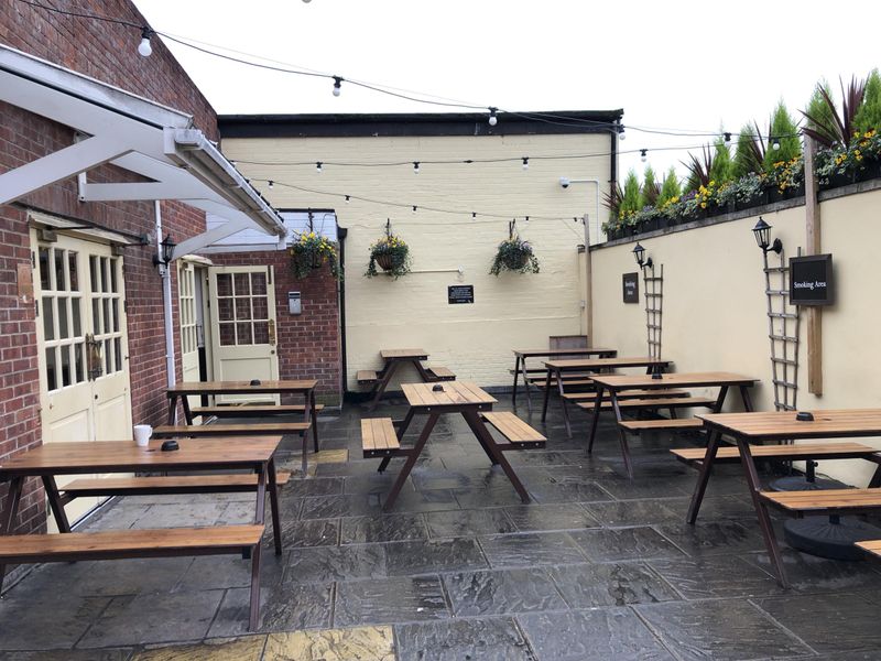 Walled Courtyard. (External, Garden). Published on 11-11-2022