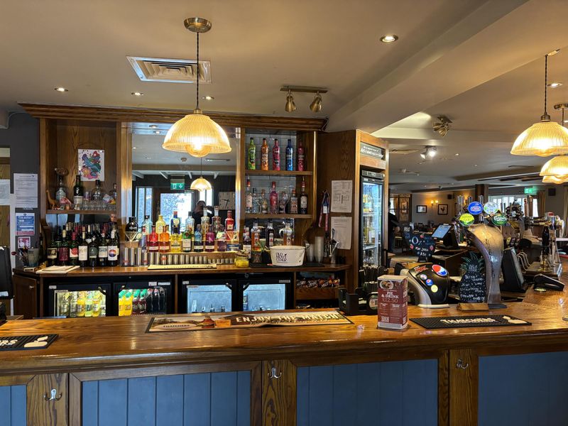 (Bar). Published on 25-04-2025