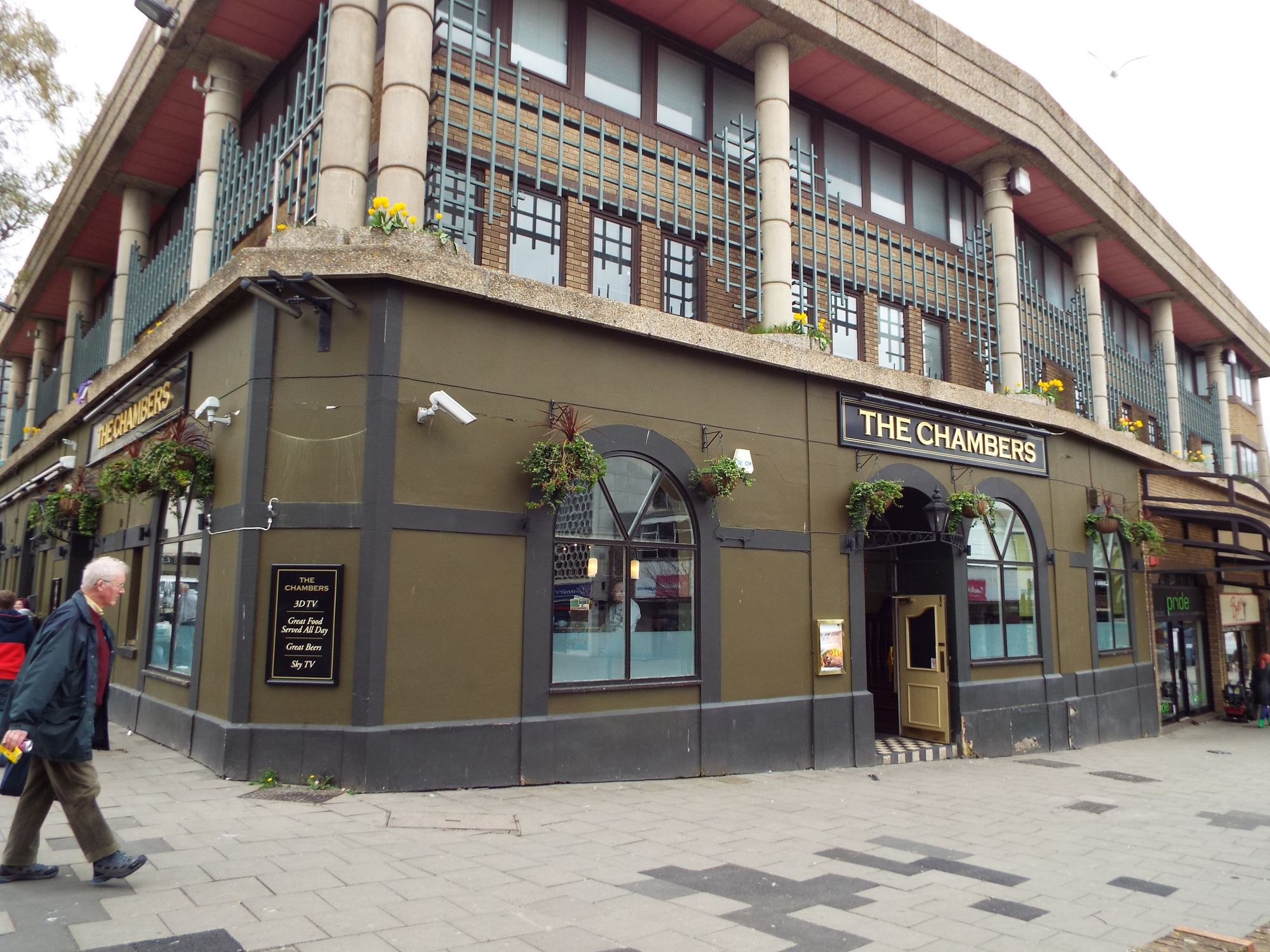 Chambers - Gloucester. (Pub, External). Published on 06-04-2014