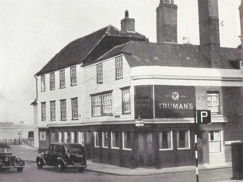 Streetview in Truman's brewery livery days. (Pub). Published on 01-07-2016