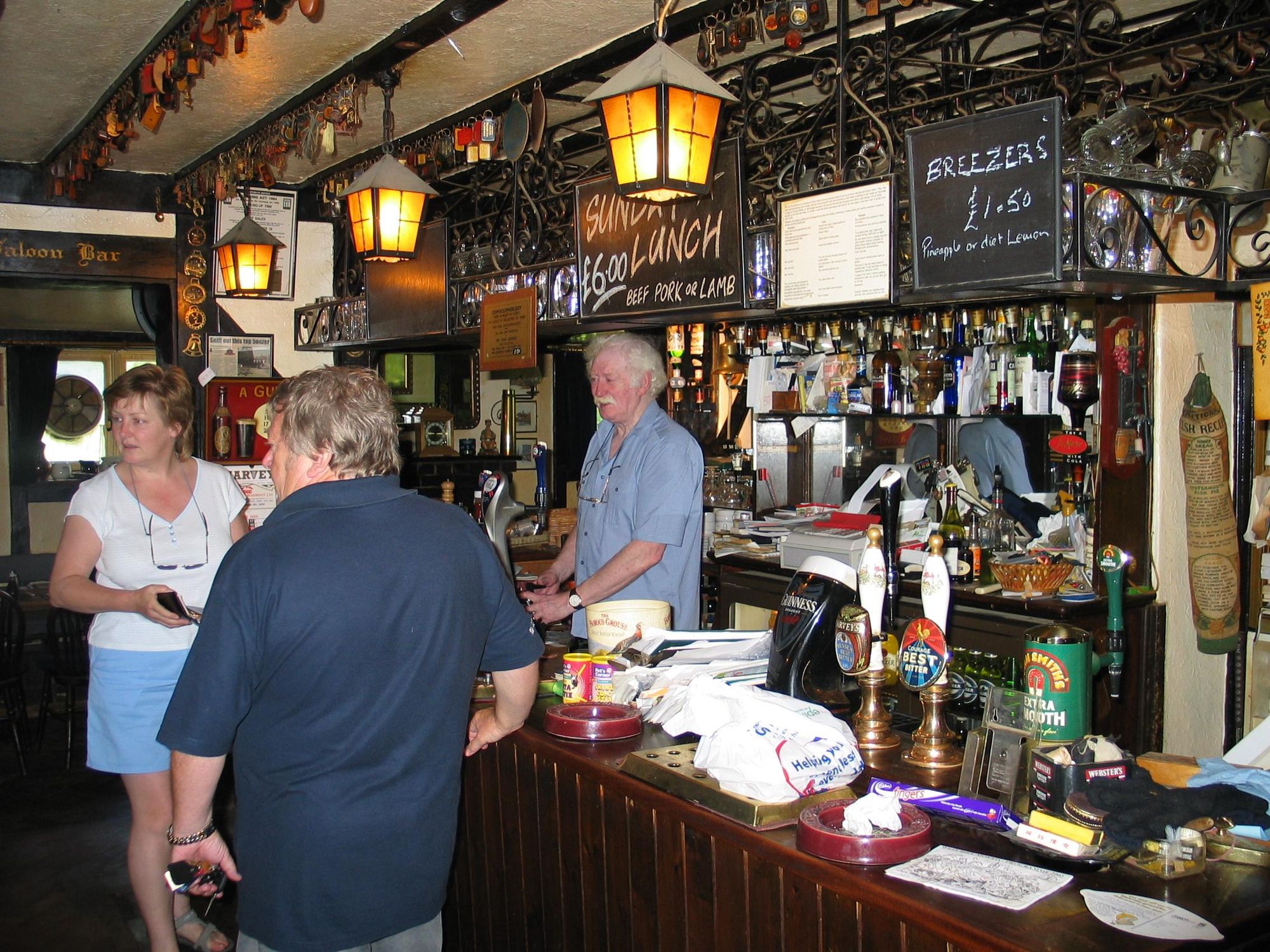 Inside the pub, on 18 June 2005. (Pub, Bar, Customers). Published on 12-11-2021