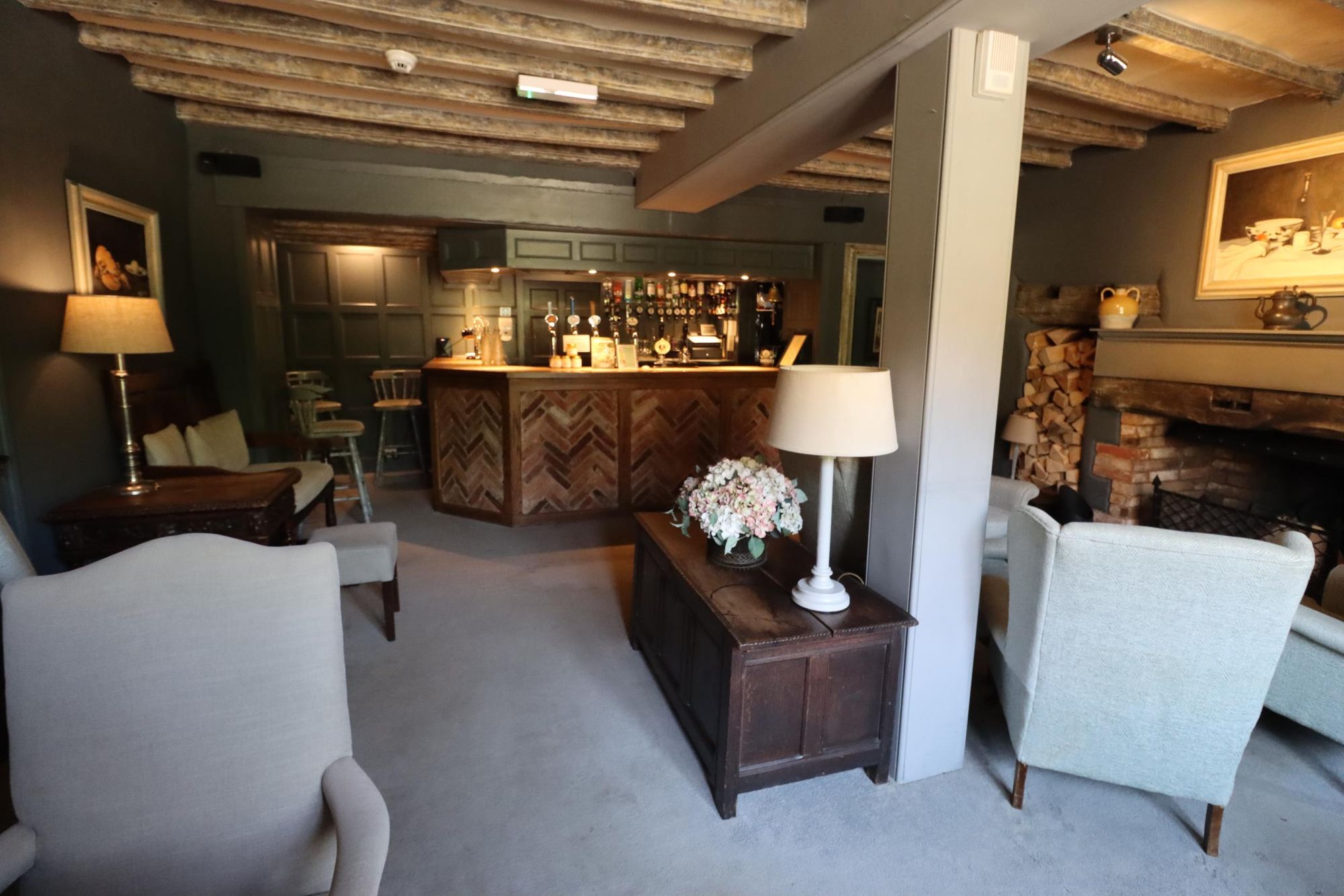 (Pub, Bar). Published on 12-06-2025