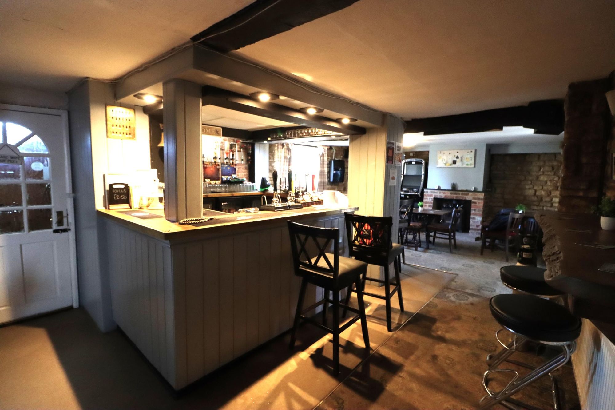 (Pub, Bar). Published on 17-03-2026