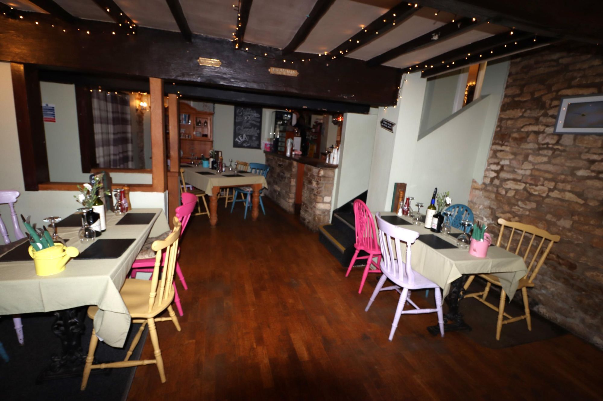 (Pub, Bar). Published on 06-04-2025