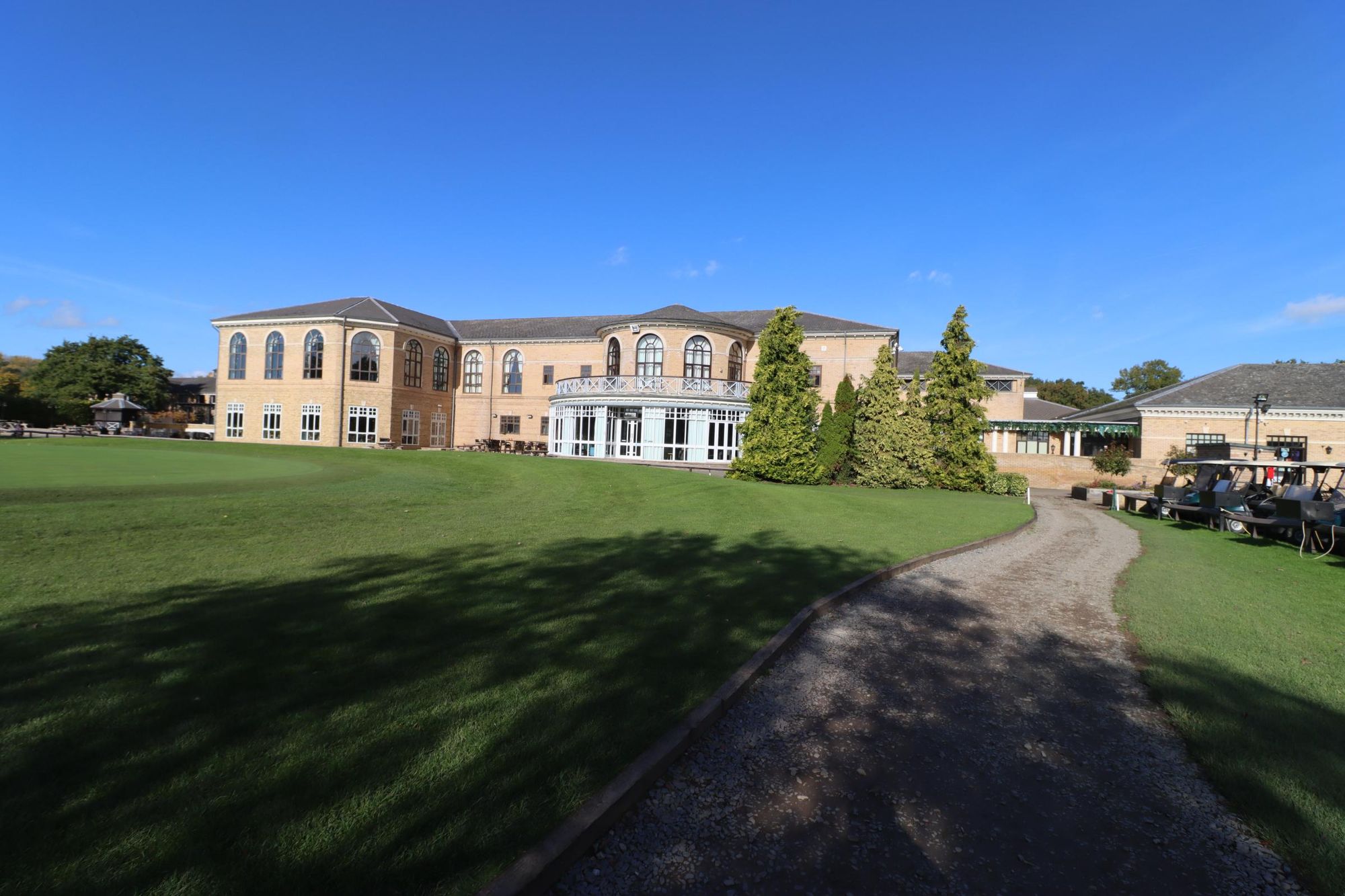 Back of the hotel overlooking golf course. (Pub, External). Published on 18-10-2024