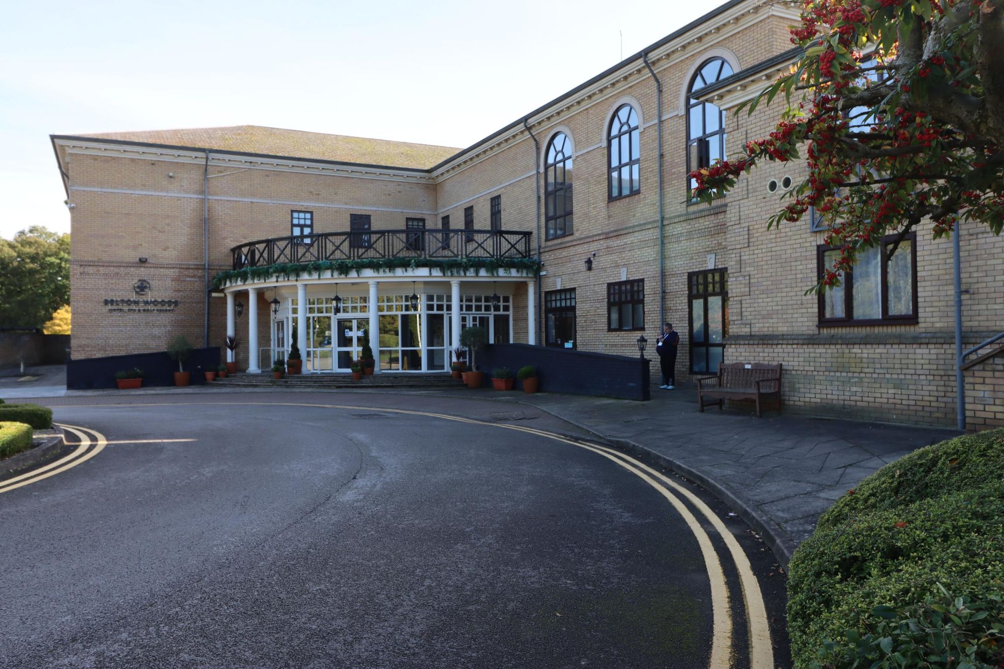 Hotel entrance. (Pub, External, Key). Published on 18-10-2024