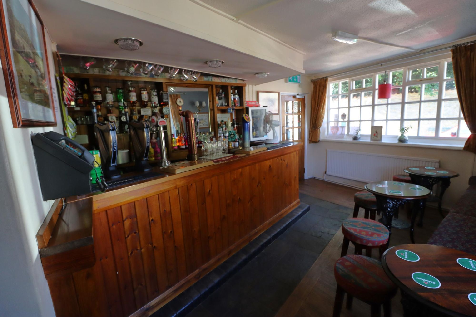 (Pub, Bar). Published on 25-09-2024