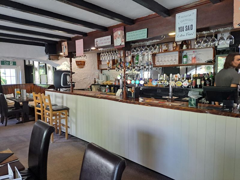 Quens Hotel, St Martin (Photo: Ralph Warrington - 12/09/2024). (Bar). Published on 26-09-2024