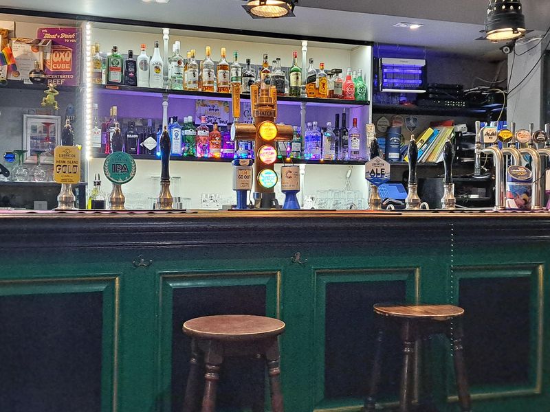 Golden Lion - bar in 2024 (Photo: Ralph Warrington - 05/09/2024). (Pub, Bar). Published on 25-09-2024 