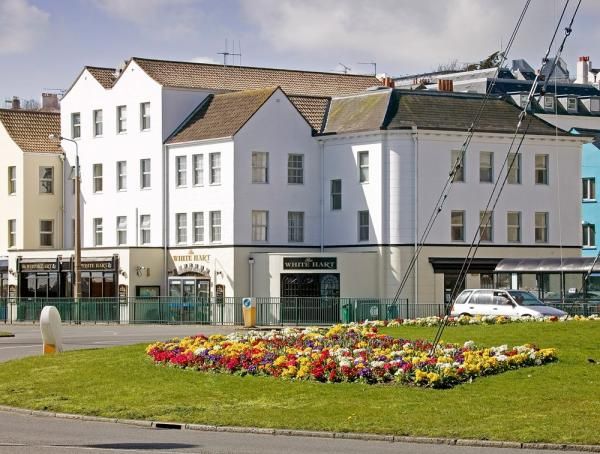 White Hart from Weighbridge roundabout. (External). Published on 31-01-2015