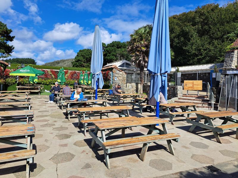 Mermaid Tavern, Herm (Photo: Ralph Warrington - 11/09/2024). (Pub, Garden). Published on 26-09-2024