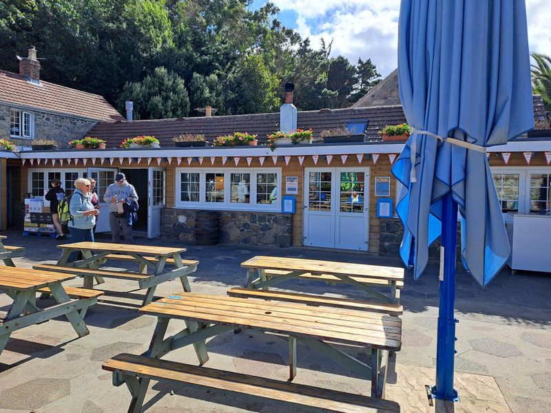 Mermaid Tavern, Herm (Photo: Ralph Warrington - 11/09/2024). (Pub, External, Key). Published on 26-09-2024