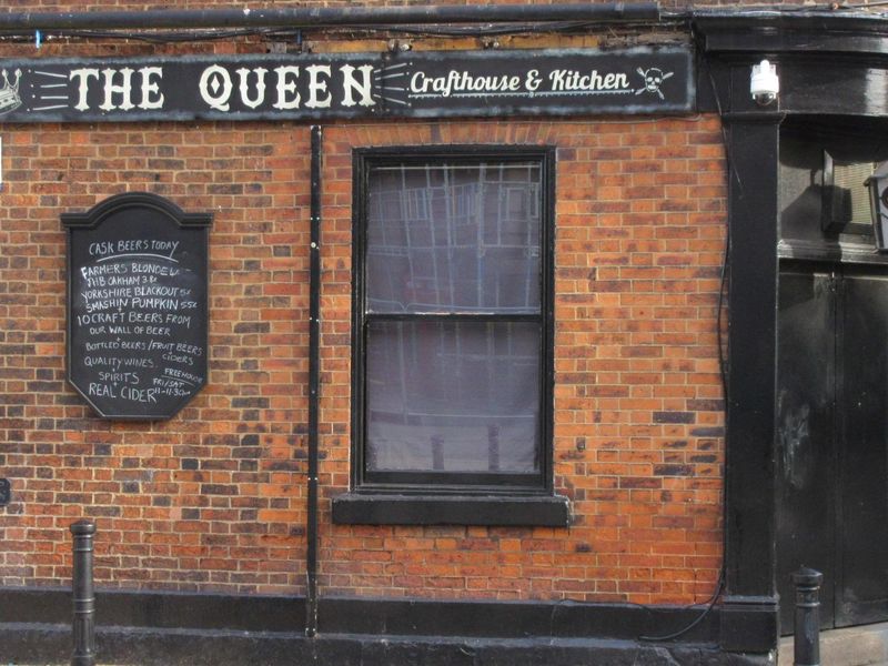 Queen 2. (Pub, External). Published on 31-10-2016 