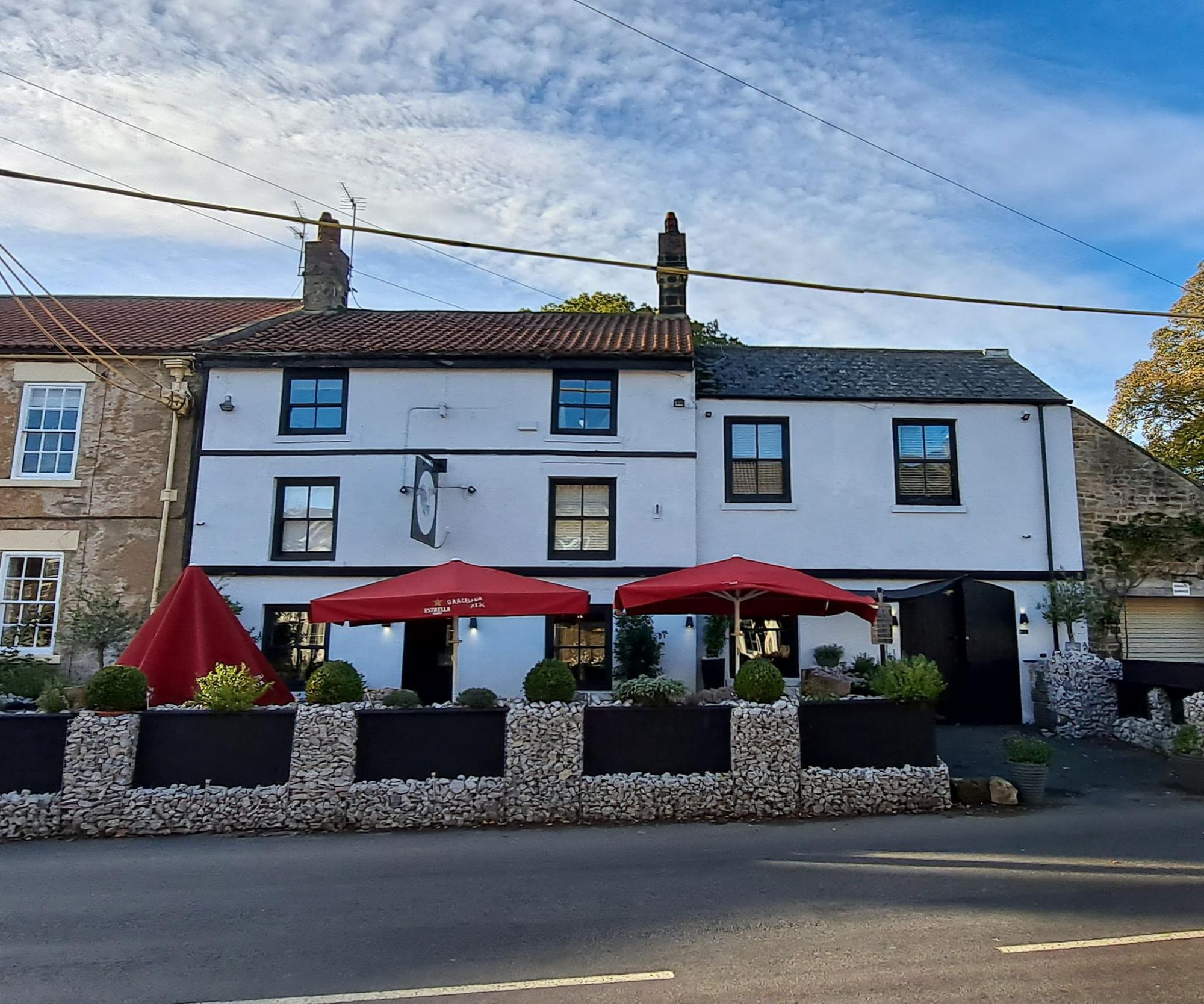 White Swan. (Pub, External, Key). Published on 01-01-1970