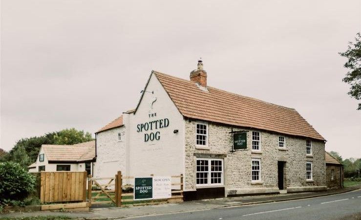 The Spotted Dog. (Pub, External, Key). Published on 01-01-1970